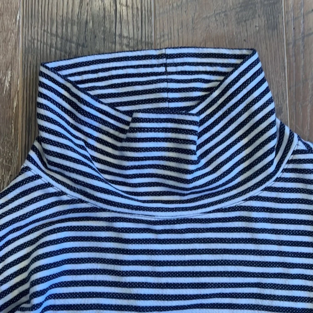 Talbots Woman’s Turtle Neck Sweater Size Medium - Picture 2 of 6